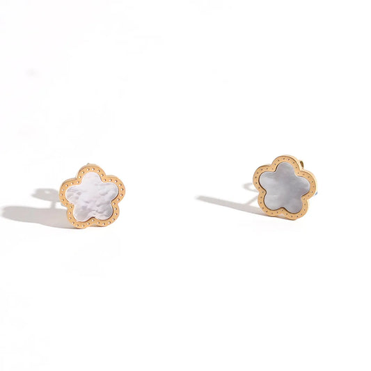 Fortuna | White Pearl Clover Stud Earrings