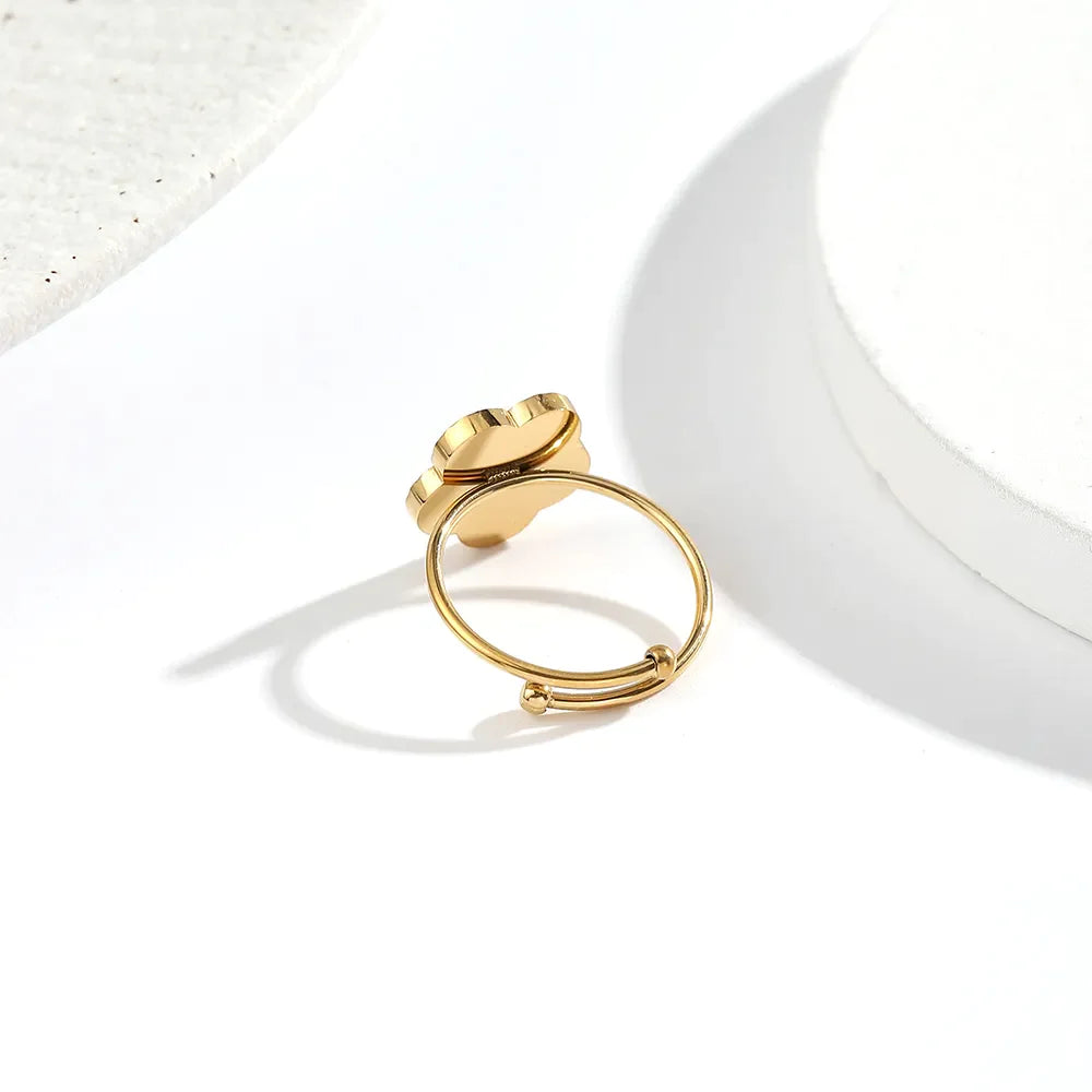 Fortuna | Garnet Clover Ring